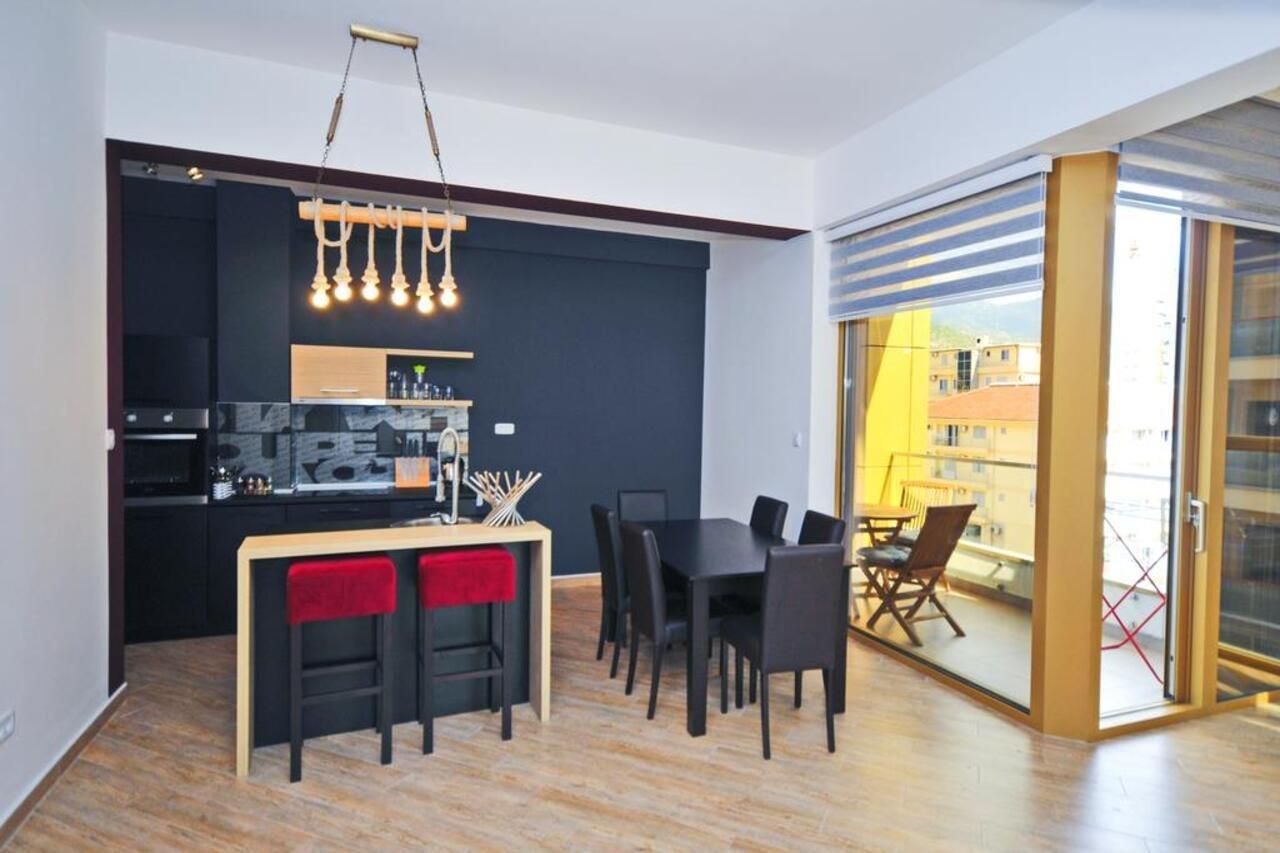 Sea Breeze Lux Apartments Budva Exterior photo