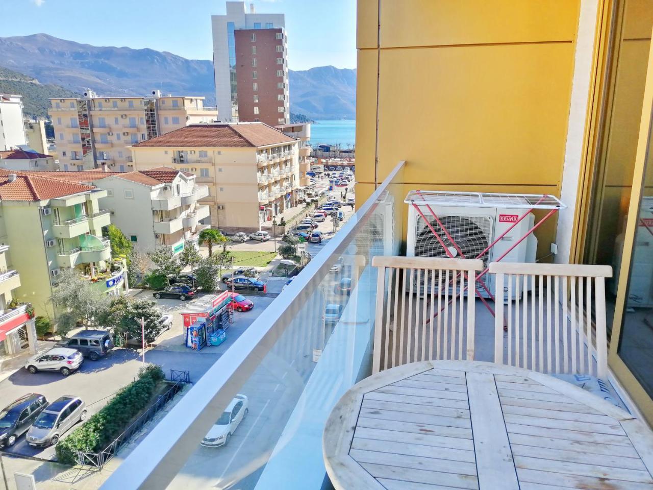 Sea Breeze Lux Apartments Budva Exterior photo